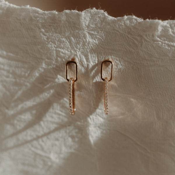 Des boucles d'oreilles en or